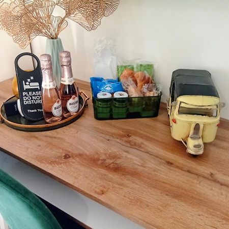 Megaride Santa Lucia Bed & Breakfast เนเปิลส์ ภายนอก รูปภาพ