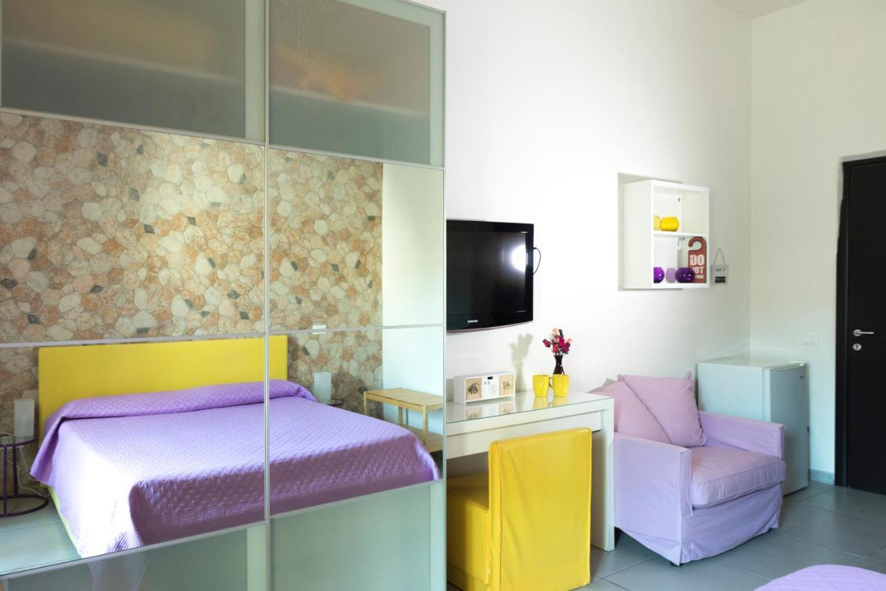 Megaride Santa Lucia Bed & Breakfast เนเปิลส์ ภายนอก รูปภาพ