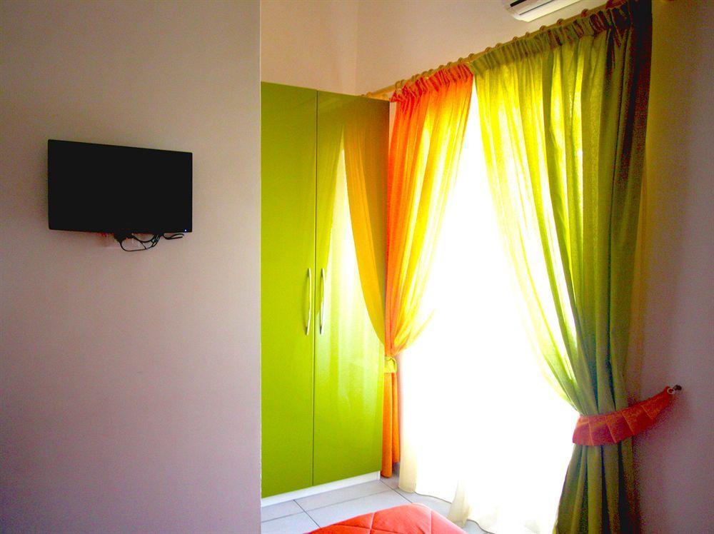 Megaride Santa Lucia Bed & Breakfast เนเปิลส์ ภายนอก รูปภาพ