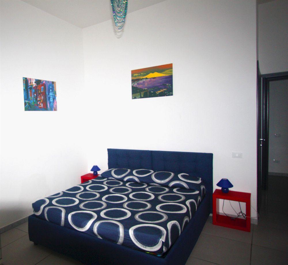 Megaride Santa Lucia Bed & Breakfast เนเปิลส์ ภายนอก รูปภาพ