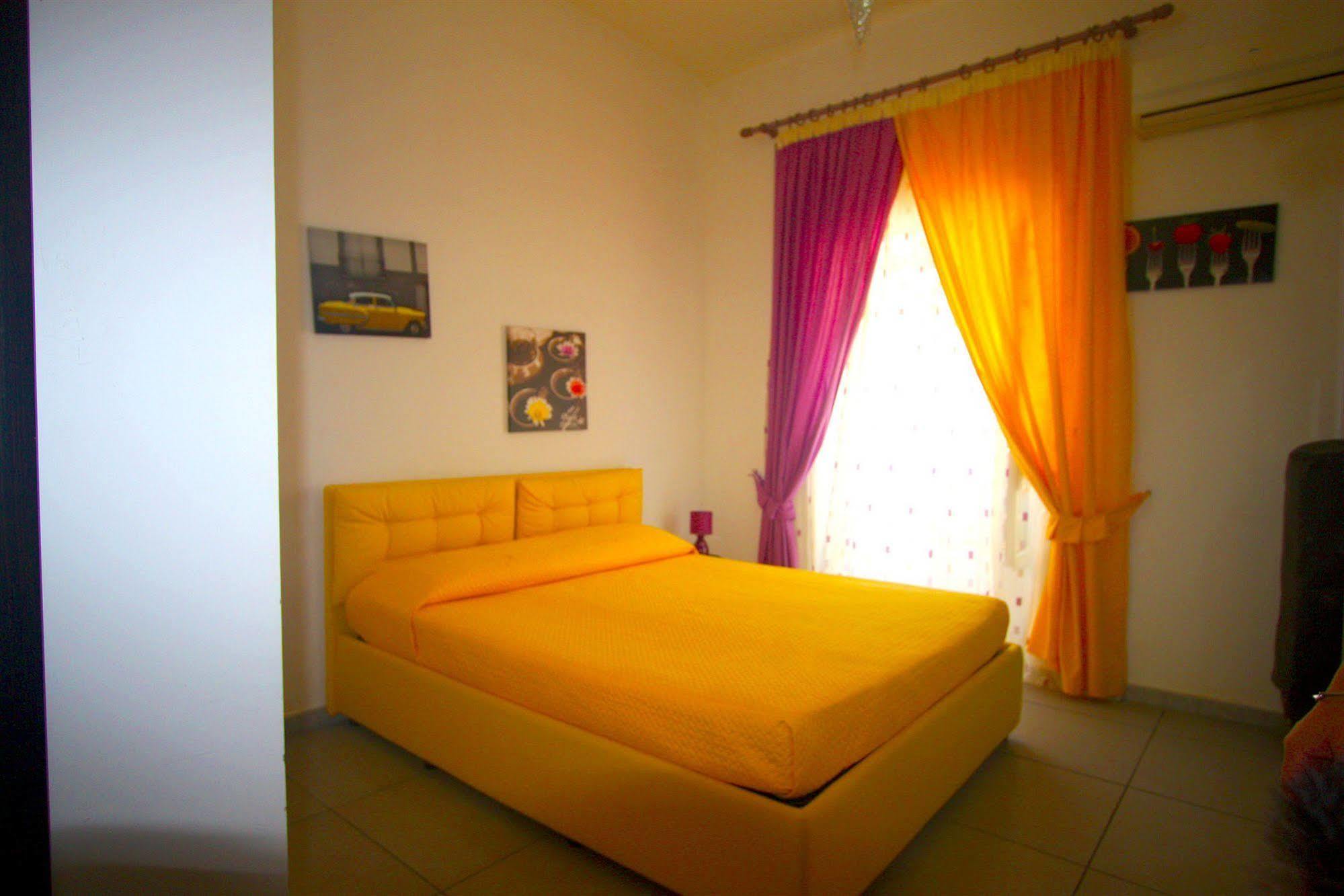 Megaride Santa Lucia Bed & Breakfast เนเปิลส์ ภายนอก รูปภาพ