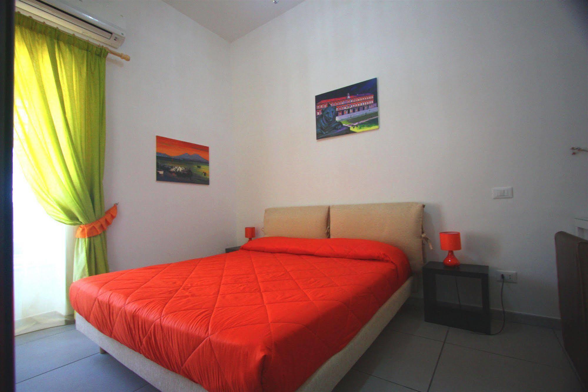 Megaride Santa Lucia Bed & Breakfast เนเปิลส์ ภายนอก รูปภาพ