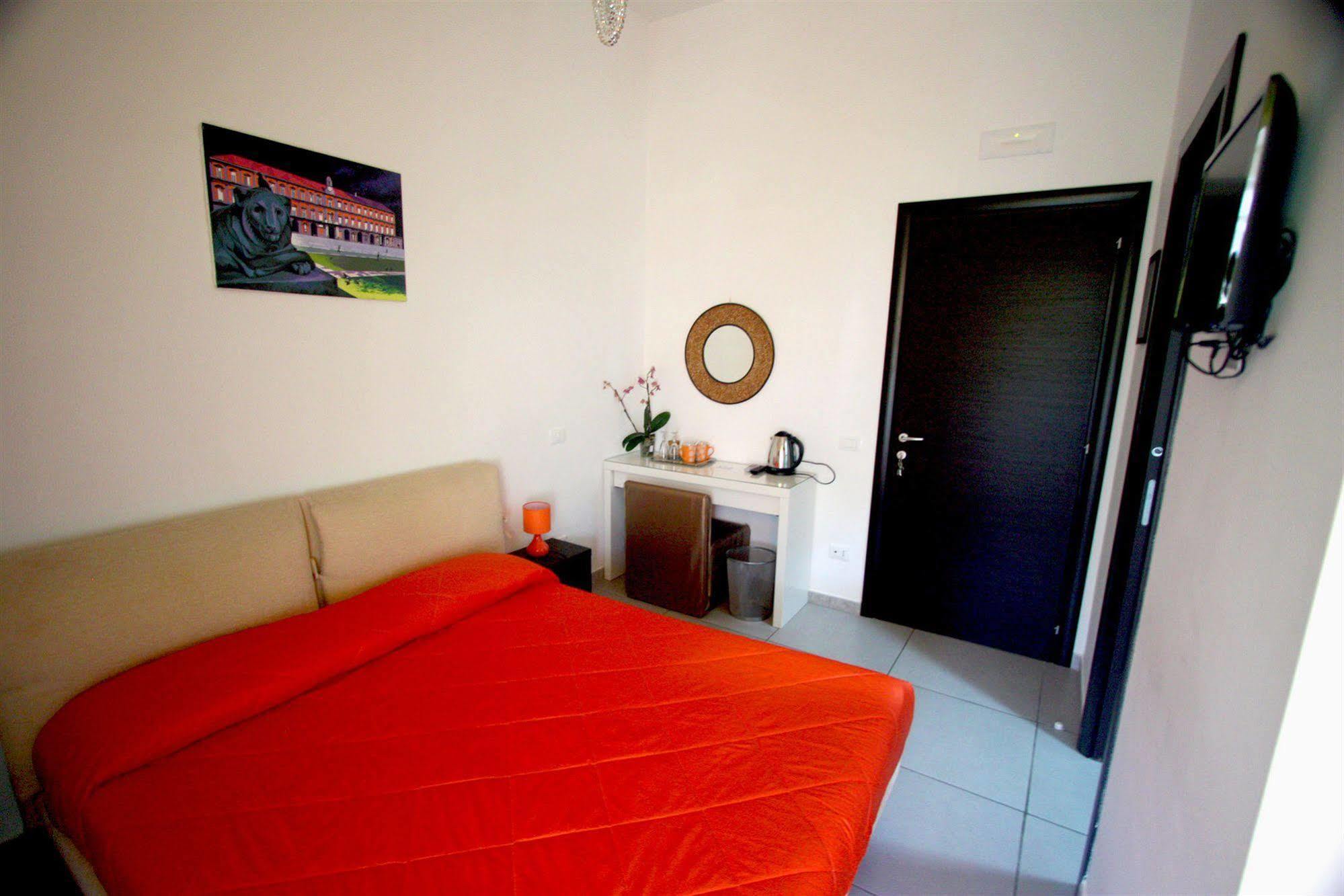 Megaride Santa Lucia Bed & Breakfast เนเปิลส์ ภายนอก รูปภาพ