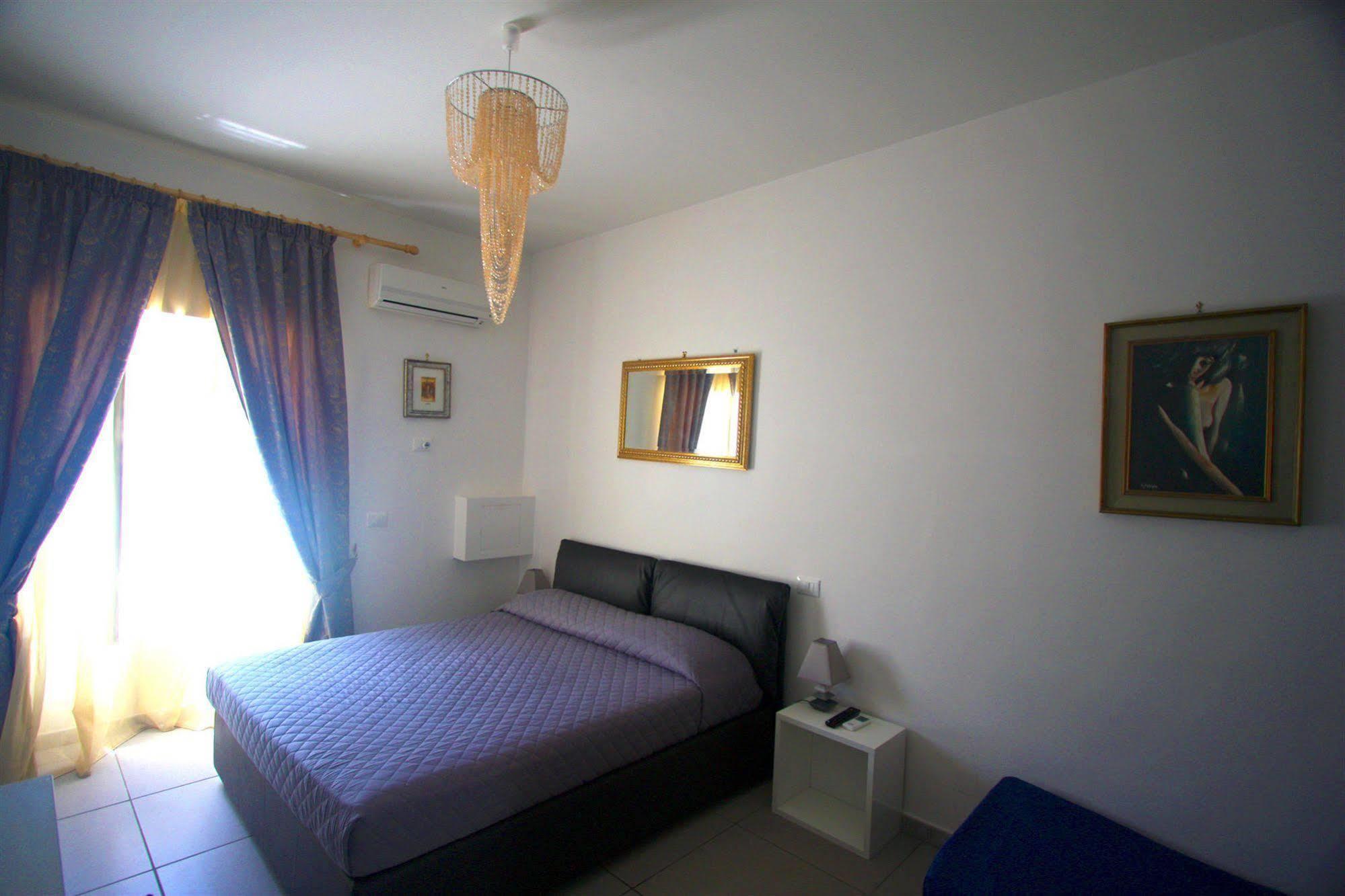 Megaride Santa Lucia Bed & Breakfast เนเปิลส์ ภายนอก รูปภาพ